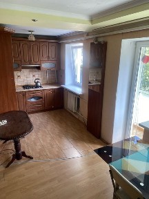 Квартира двохкімнатна подобово, центр міста.