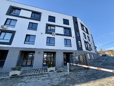 Продам фасадну комерцію на 1 поверсі