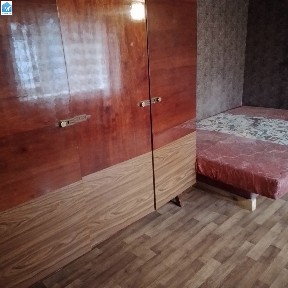 кімната в квартирі подобово