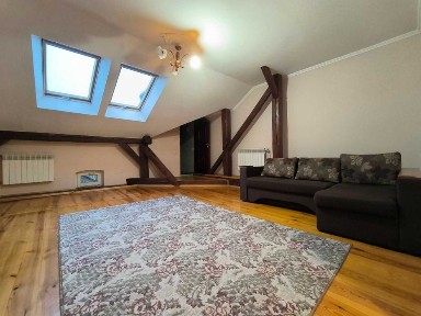 Продаж 3 кімнатної квартири біля Костелу