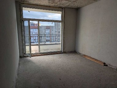 Велика здана 1 кімнатна квартира біля вокзалу. (ЄОселя)