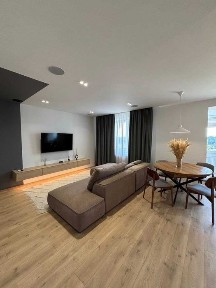 Продаю простору 3к. квартиру з дизайнерським ремонтом!