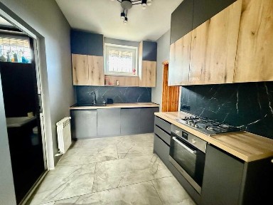 Продаж будинку з ремонтом і земельною ділянкою 33 сотих біля Львова