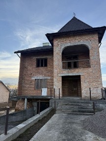 Продаж 850м2 будинок під бізнес в с. Зимна Вода