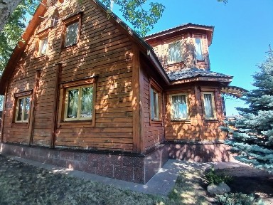 Розкішний будинок з каміном і садом - ідеальне місце для життя