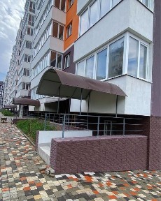 500 дол/м2.Продаж комерційного приміщення в ЖК «Кришталеве озеро»