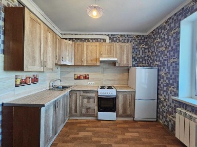 Оренда трикімнатної квартири 75m2 |м| Червоний хутір