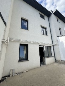 Продається 3 поверховий Танхаус. вул. Шипинська. р-н Рощі