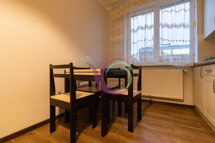 Простора 3 кімнатна квартира у центрі за вул. Коновальця 7б.