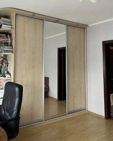 Продається 2-х кімн. кв., вул. Дніпровська Набережна, б. 26а.