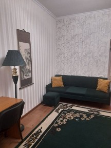 Продаю двухкомнатную в старом центре