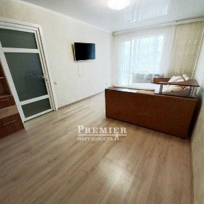 Продам квартиру на Заболотного з ремонтом і меблями.