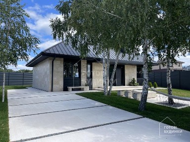 Одноповерховий будинок в с. Іванковичі