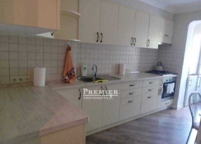 Продам трикімнатну квартиру на Сахарова