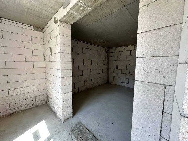 Продам 1- комнатную квартиру. Можно под бизнес.