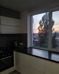 Продам 2-х комн кв с ремонтом в первом доме от метро