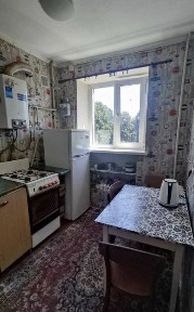 З меблями і технікою