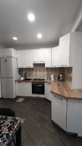 Продається трикімнатна квартира (частина будинку)