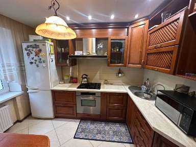 Продам 3 кімнатну квартиру вул. Березінська