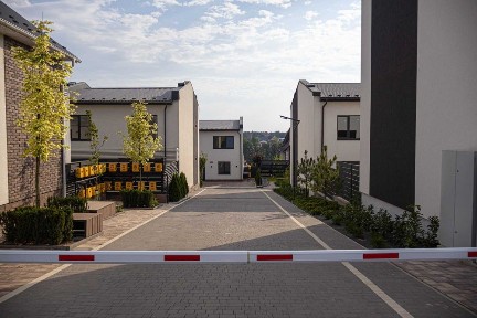 Продається зданий Таун хаус з ділянкою 2 сотих в готовому комплексі