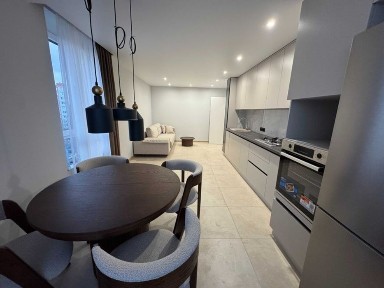 Продається простора 2 кім. квартира + кухня студія пров. Цегельний