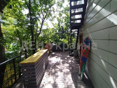 Оренда в центрі Києва офісу 70 кв. м. з ремонтом та своєю територією.