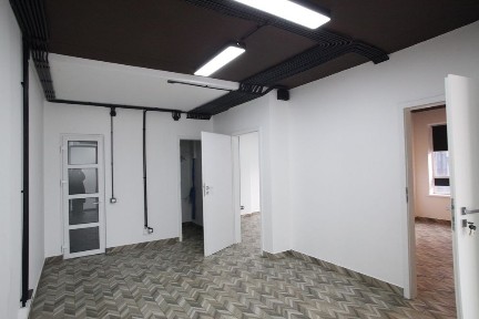 Оренда комерційного приміщення вільного призначення у центрі міста