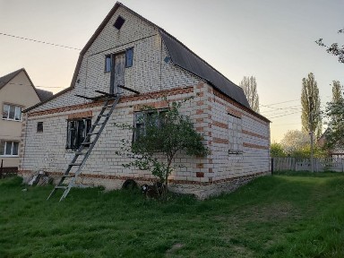 Продається великий будинок без ремонту