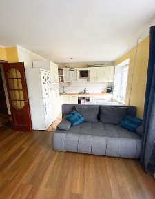 Продаж 3 кімнатної квартири з великою кухнею-студією на Сахарова.