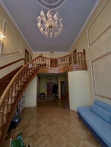 Дворівнева квартира в центрі Луцька