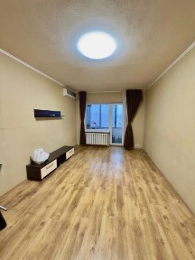 Продам 2 ком квартиру ! Парк Глобы! Центр!