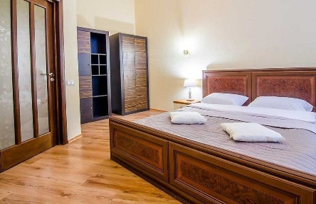 3к Центр Мала Житомирська 5 Майдан Незалежності Центр 2поверх подобово