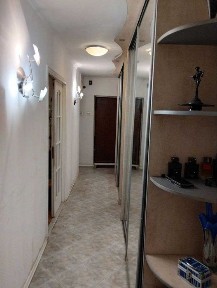 Продам трикімнатну квартиру на Скорини