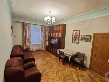 Сдам 2 кімнатну сталінку на Печерську.