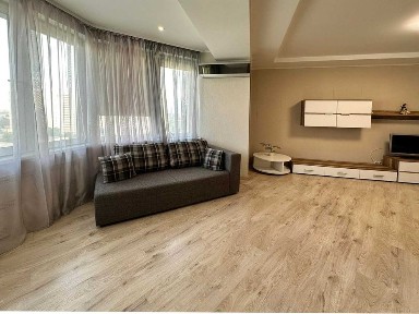 1ком, метро Чернігівська, Дніпровський р-н. вул. Краківська 15/17