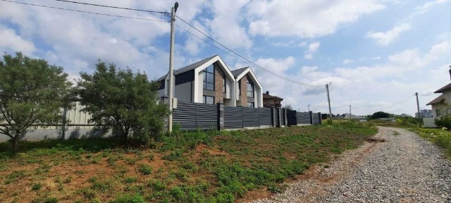 Продам стильний будинок-дуплекс