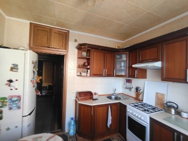 Продається трикімнатна квартира з індивідуальною на Сонячному масиві