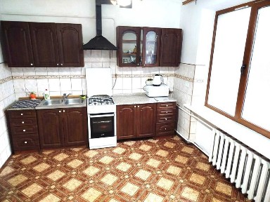 Оренда затишного будинку з власним подвір'ям по вулиці Варшавська