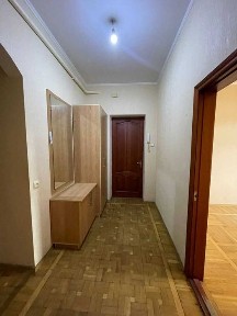 Трехкомнатная сталинка в жилом состоянии/Соборная пл./Дерибасовская