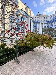 Простора 3-кімнатна квартира, площею 187 кв. м