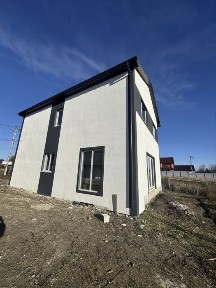 Продам будинок в хорошій локації біля озера