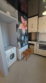 Сдаю 2 к/к Евгений Логінова (Крилова) б. 11