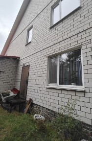 Продаж 2-х поверхового будинку в передмісті. Присутній торг.