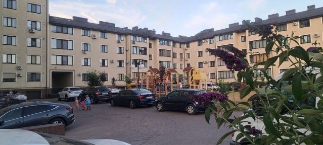 Квартира в центрі в новобудові з закритим двором.