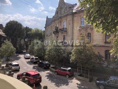 Продається елегантна квартира у Львові, вул. Котляревського, 37а.