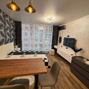 Продаж 1 кімнатна квартира з ремонтом з басейном на даху будинку.