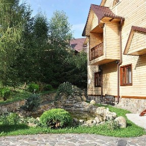 Оренда дерев'яних котеджів. Оренда номерів та апартаменту окремо.