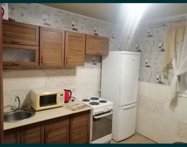 2 кімнатний будинок, за Троещиной, з парковкой та альтанкой