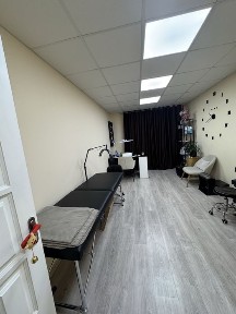 Місце в оренду в салоні