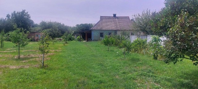 Продається половина будинку 70м2 з великою ділянкою 33 соток Мильці